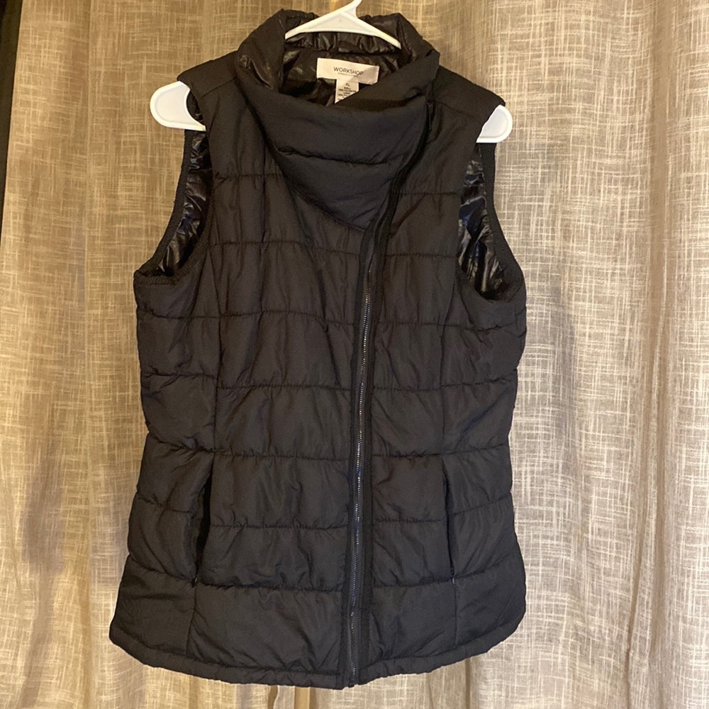 Women’s Workshop Black Vest Size XL with Pockets. Like New